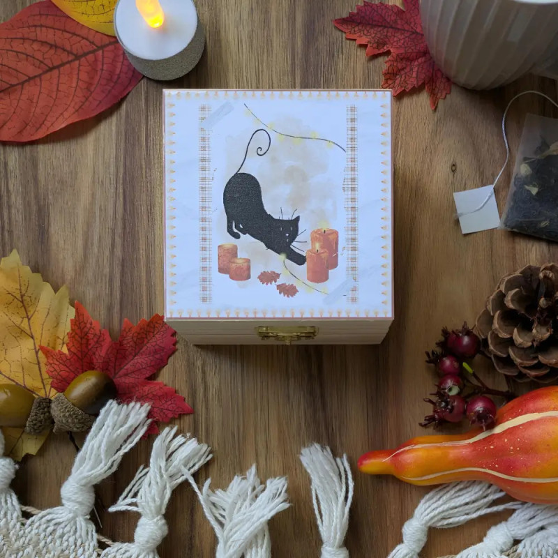Boîte “Chat noir & Automne hygge”, lumiere – Illustration à l’aquarelle, création artisanale | Tribu de chats