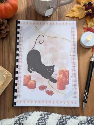 Carnet de notes “Chat noir & Automne hygge” – Illustration à l’aquarelle, création artisanale | Tribu de chats